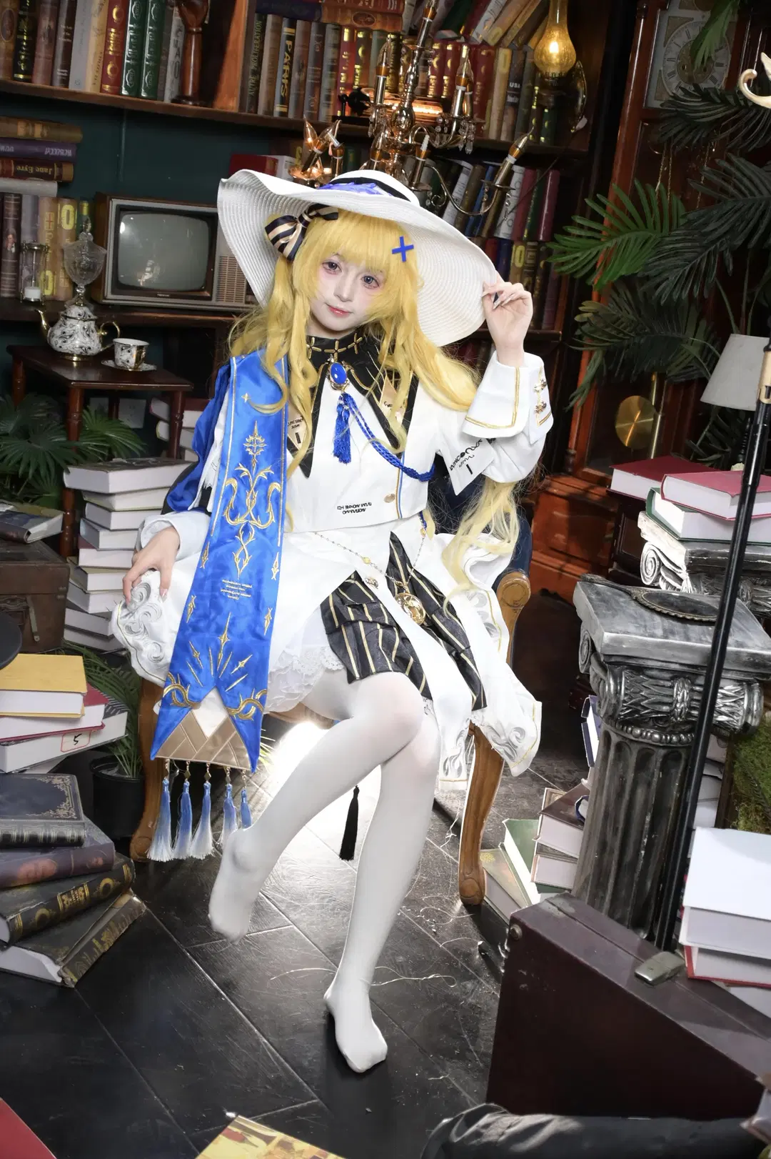 菲比cos, 鸣潮, cosplay, 白丝cos, 女coser