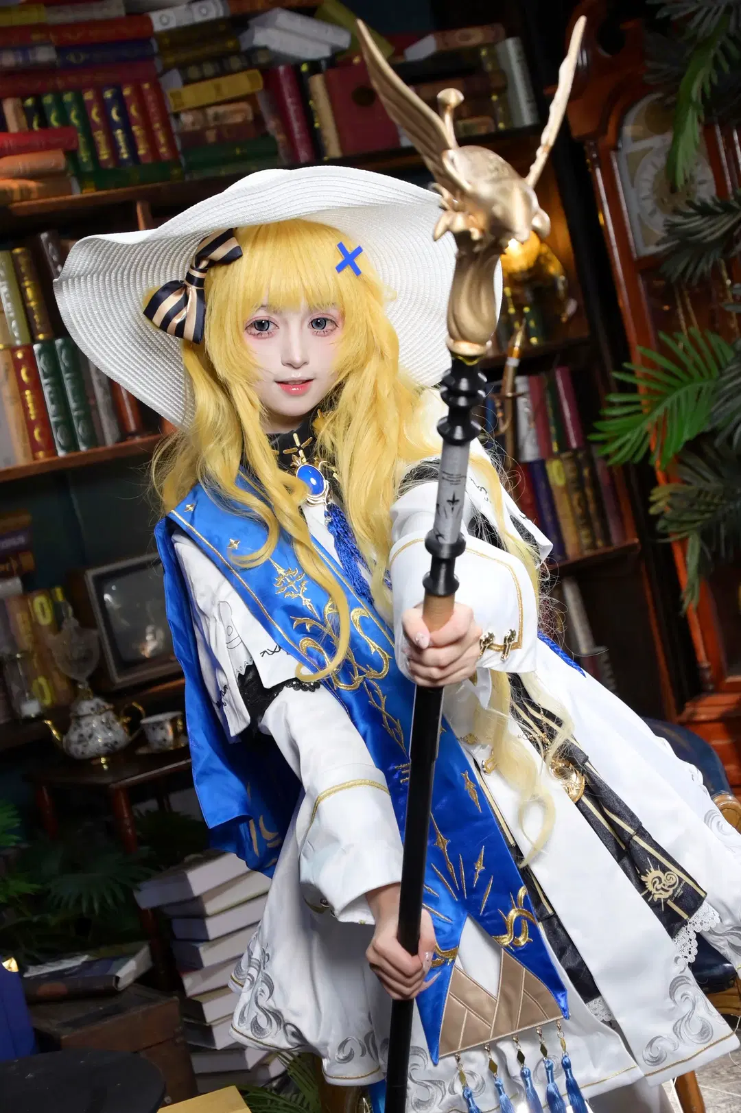 [Phoebe Cosplay] Wuthering Waves Trainee Cleric: Rendezvous in a Vintage Library by 洛会像欧皇一样幸运 - Image 2