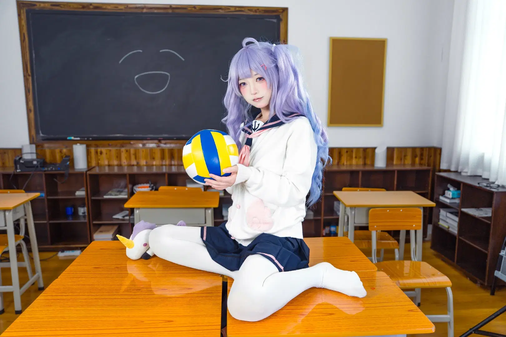 [Unicorn Cosplay] Azur Lane: Classroom Everyday Moments with White Stockings and Volleyball by Doodle荼鸦（二次元版） - Image 4