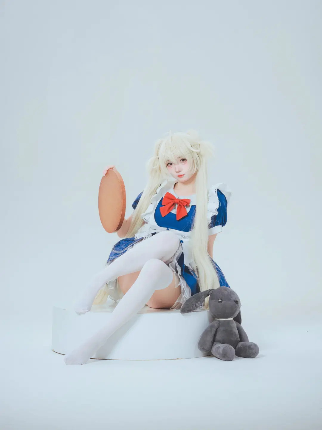【春日野穹 コスプレ】無影スタジオで紡ぐ白ストッキングメイドの撮影記録 - Mr_DDSS - 3枚目