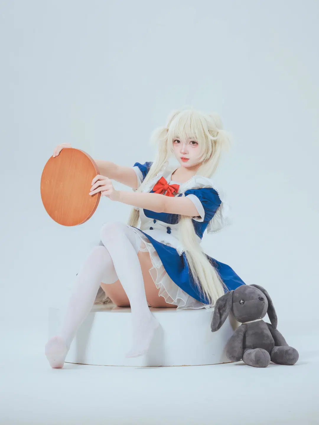 【春日野穹 コスプレ】無影スタジオで紡ぐ白ストッキングメイドの撮影記録 - Mr_DDSS - 4枚目