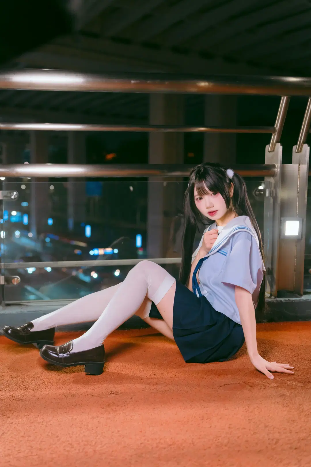 夜幕下的水手服与白丝，夜半公交站台的JK制服写真 - Mr_DDSS - 第2张