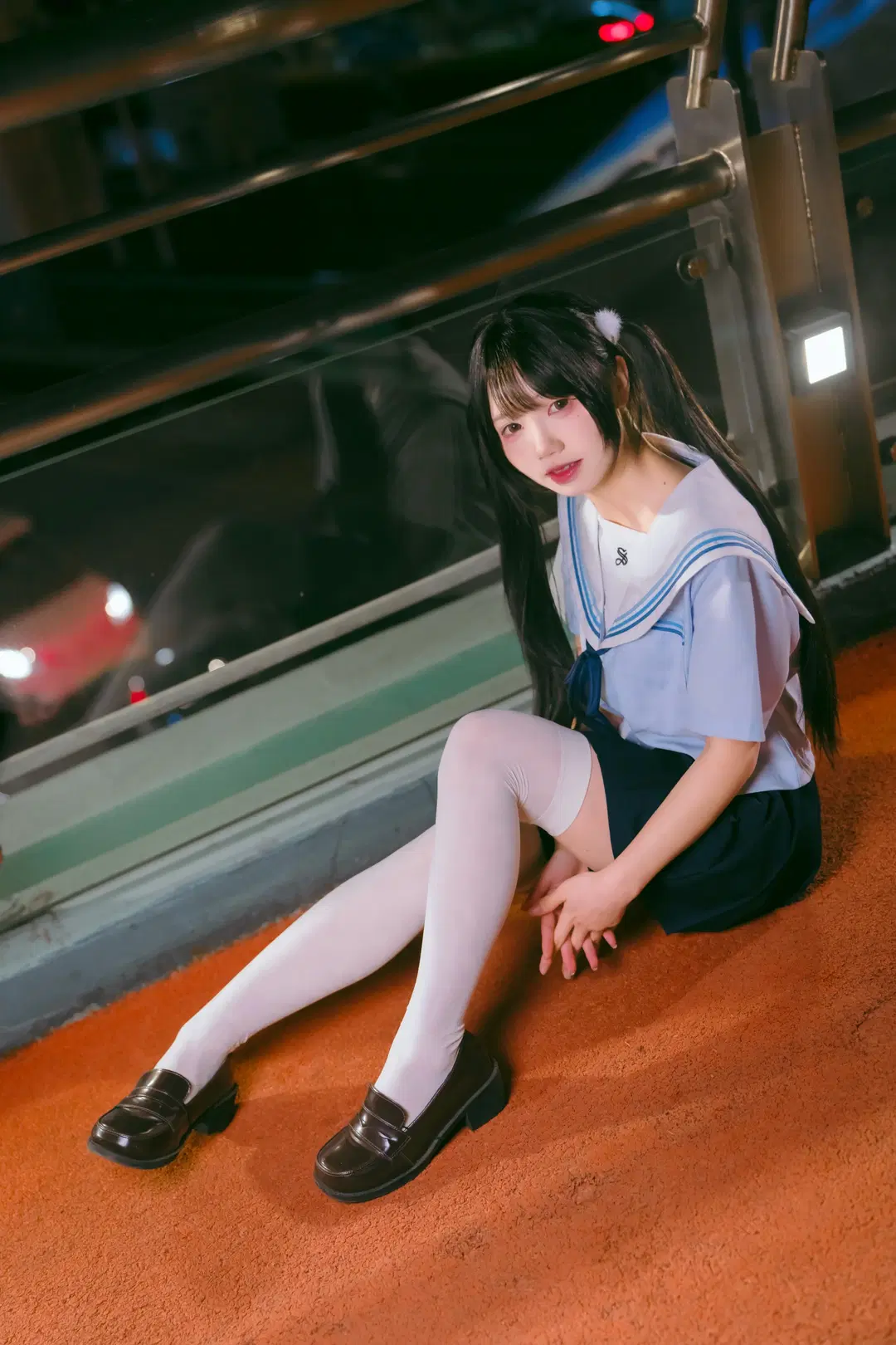 夜幕下的水手服与白丝，夜半公交站台的JK制服写真 - Mr_DDSS - 第3张