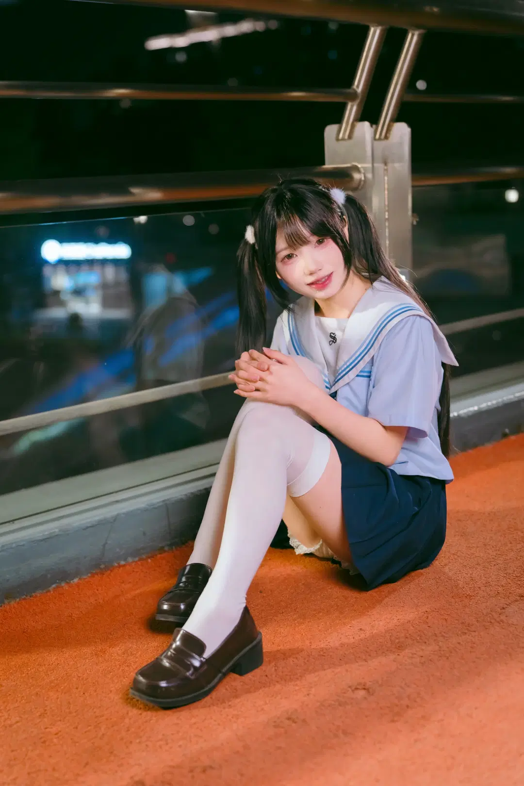 夜幕下的水手服与白丝，夜半公交站台的JK制服写真 - Mr_DDSS - 第4张