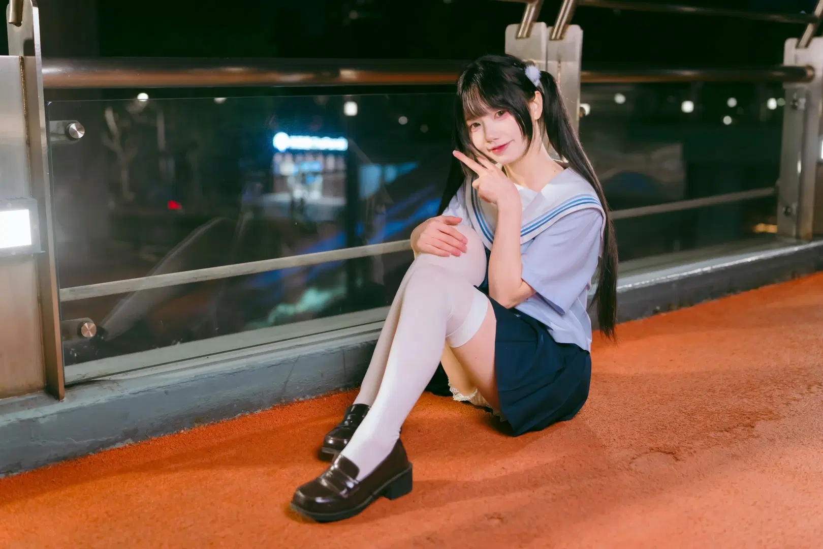 夜幕下的水手服与白丝，夜半公交站台的JK制服写真 - Mr_DDSS - 第7张