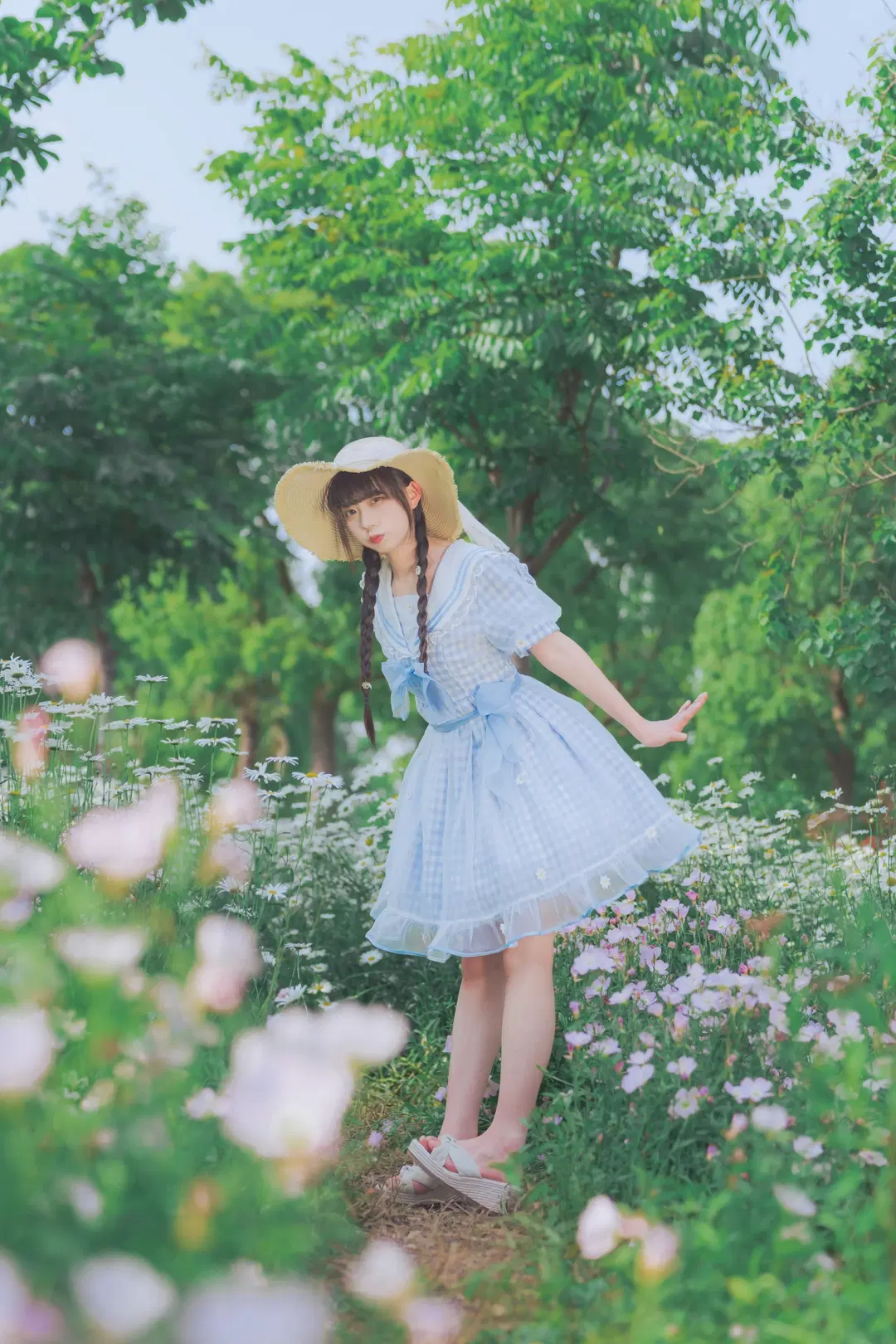 日本風田園ポートレート：ヒナギクの花畑で春風を抱きとめて - Mr_DDSS - 2枚目