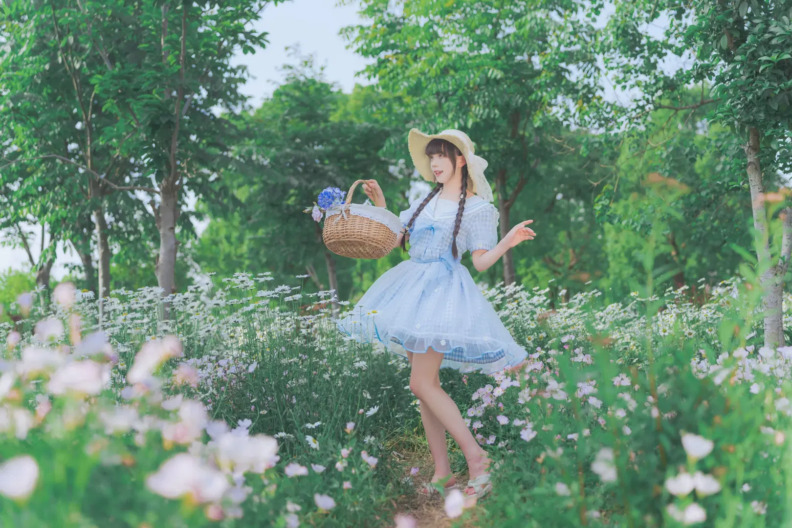日本風田園ポートレート：ヒナギクの花畑で春風を抱きとめて - Mr_DDSS - 5枚目