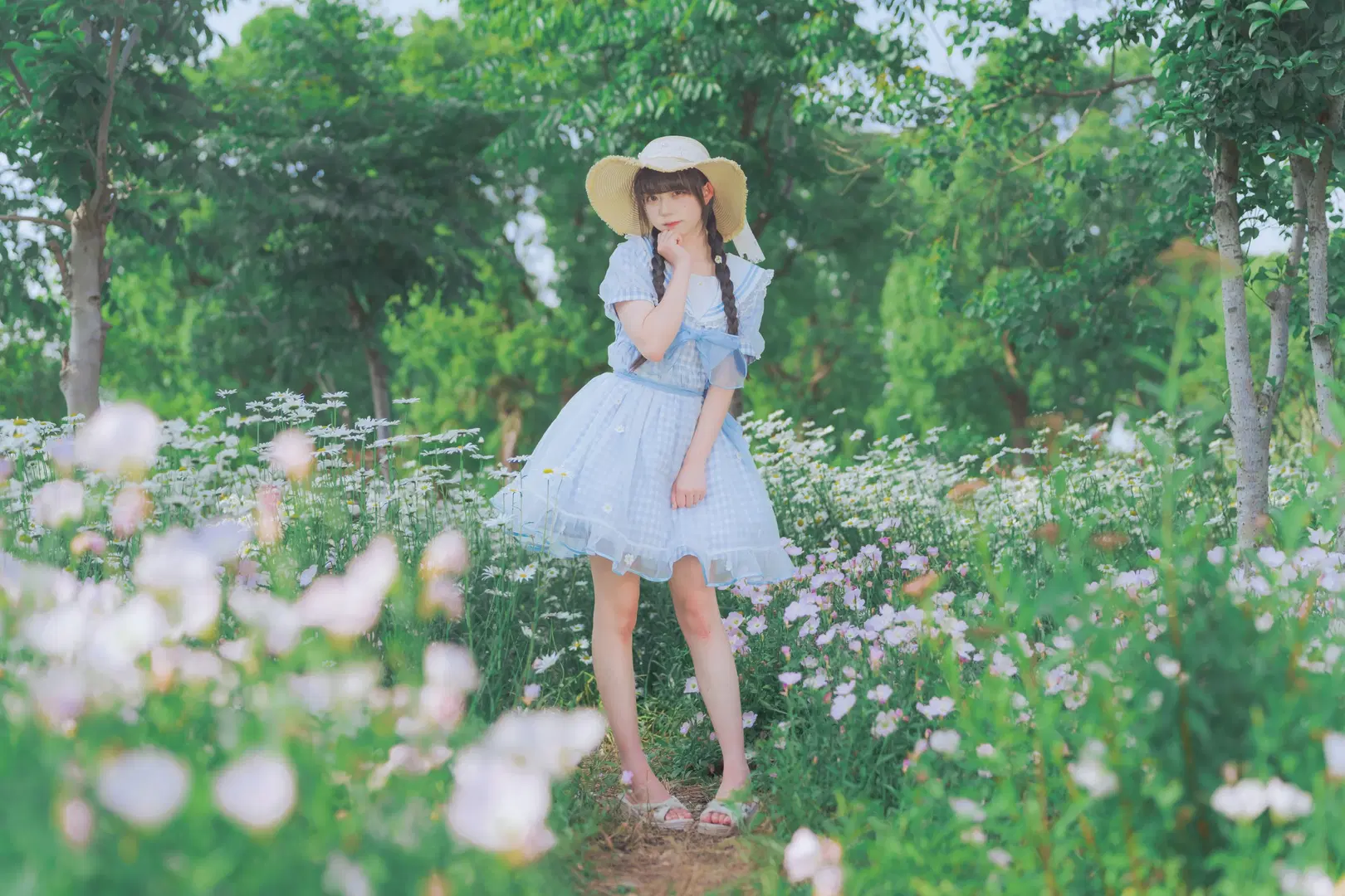 日本風田園ポートレート：ヒナギクの花畑で春風を抱きとめて - Mr_DDSS - 6枚目