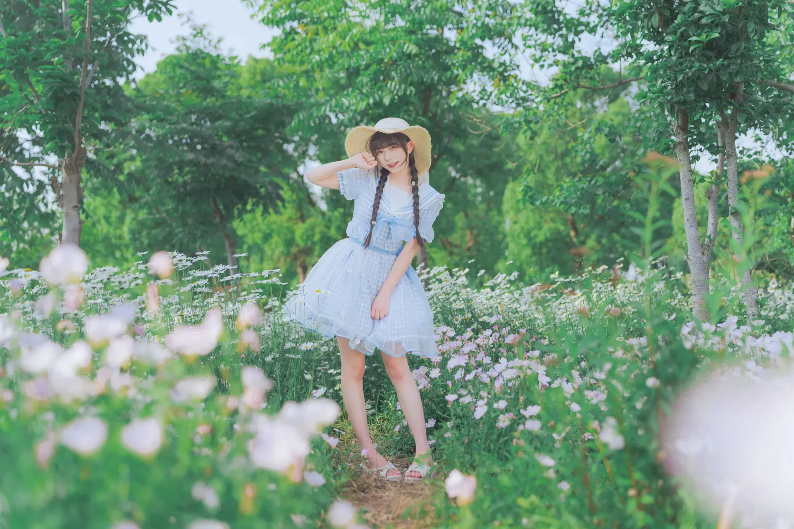 日本風田園ポートレート：ヒナギクの花畑で春風を抱きとめて - Mr_DDSS - 7枚目