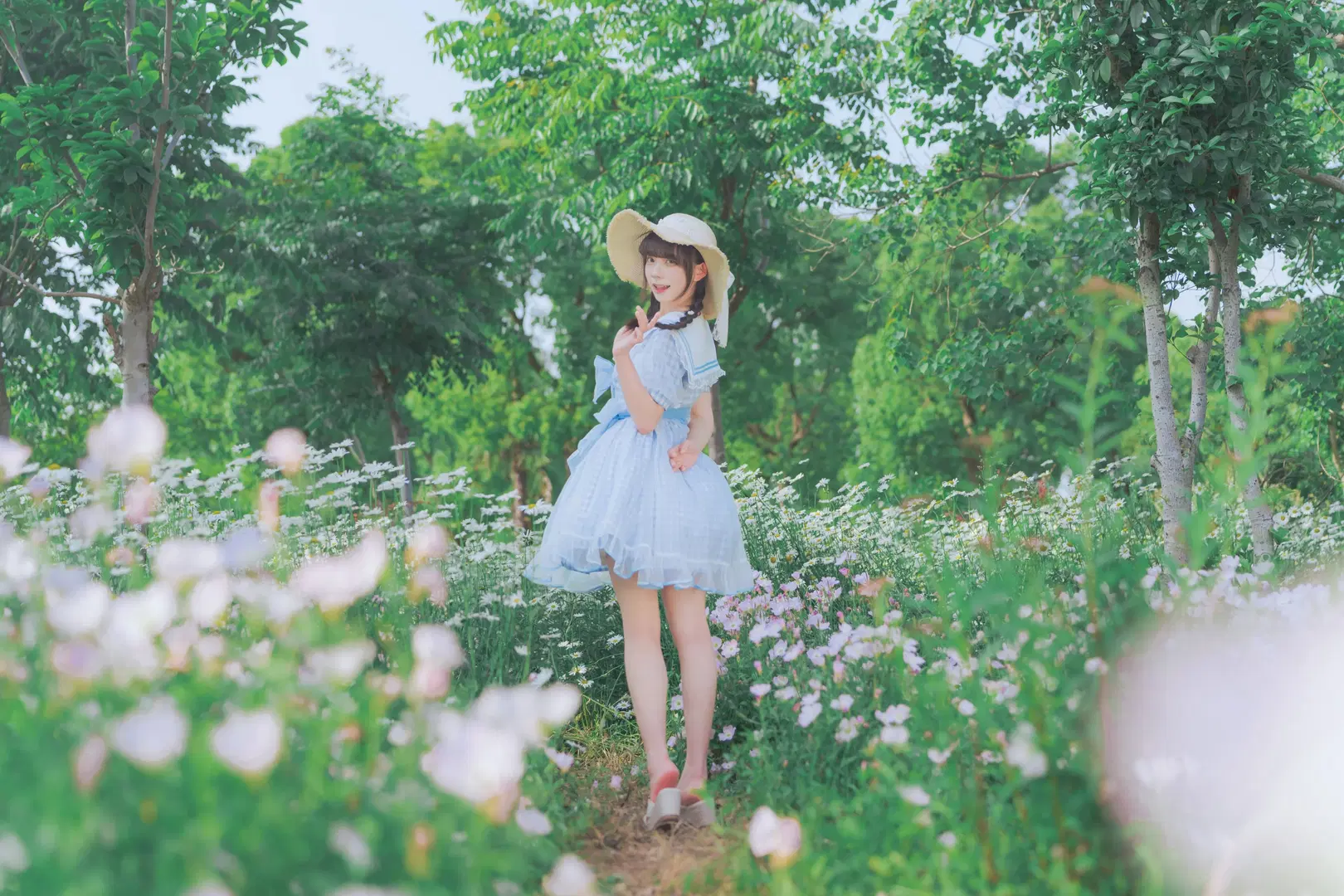 日本風田園ポートレート：ヒナギクの花畑で春風を抱きとめて - Mr_DDSS - 8枚目
