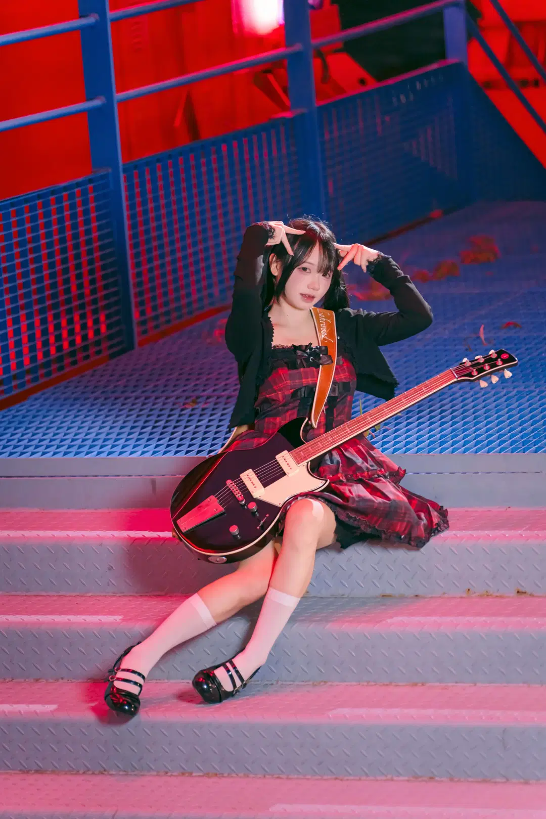 原宿风摇滚少女：城市霓虹下的白丝吉他手 - Mr_DDSS - 第5张