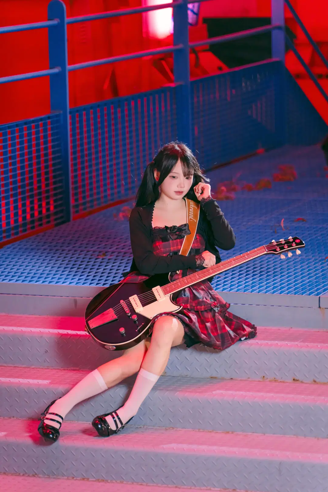 原宿风摇滚少女：城市霓虹下的白丝吉他手 - Mr_DDSS - 第6张