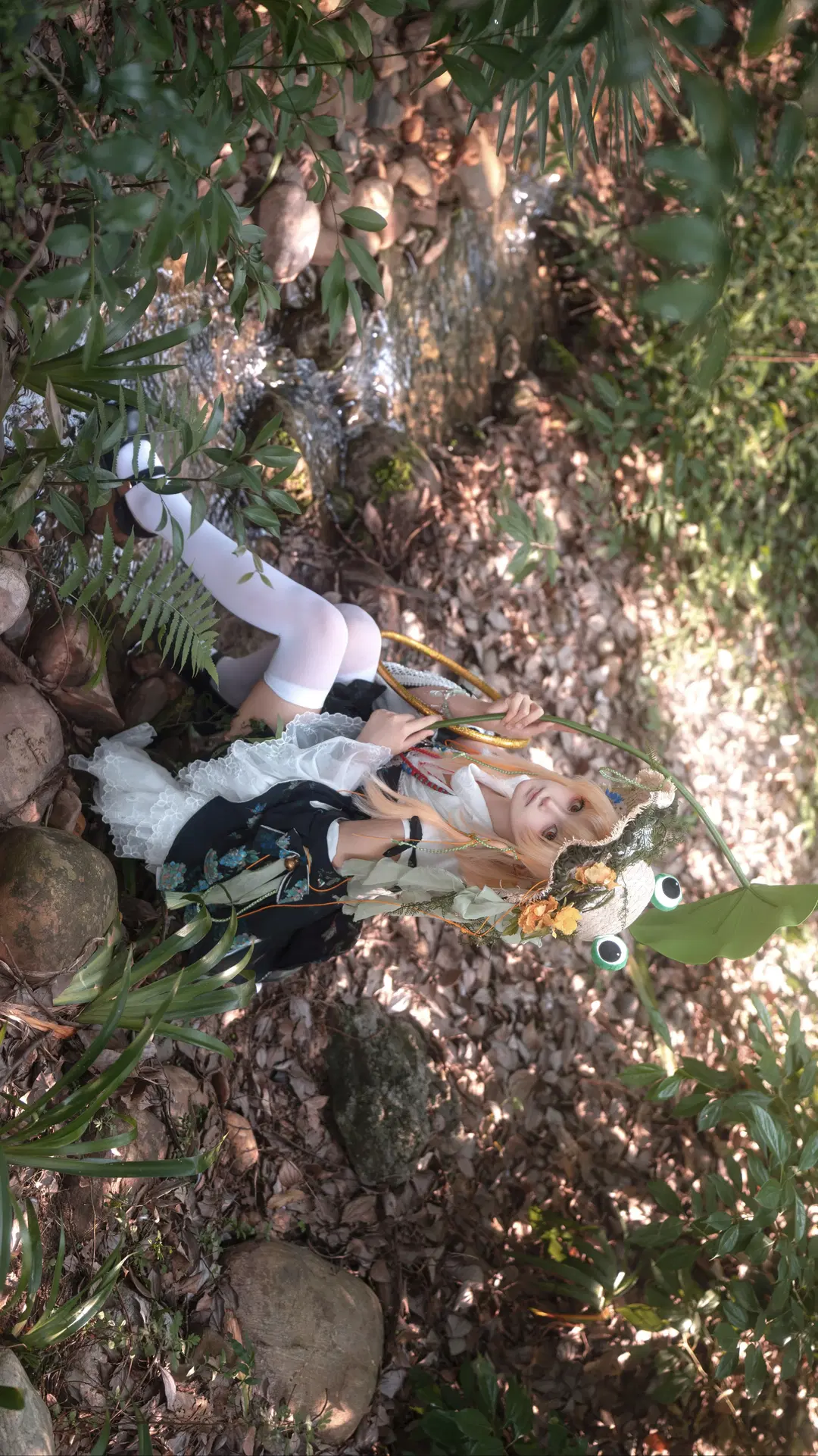 【泄矢诹访子cos】东方Project青蛙神明蹲在溪边正片 - Dantaphotograph - 第2张