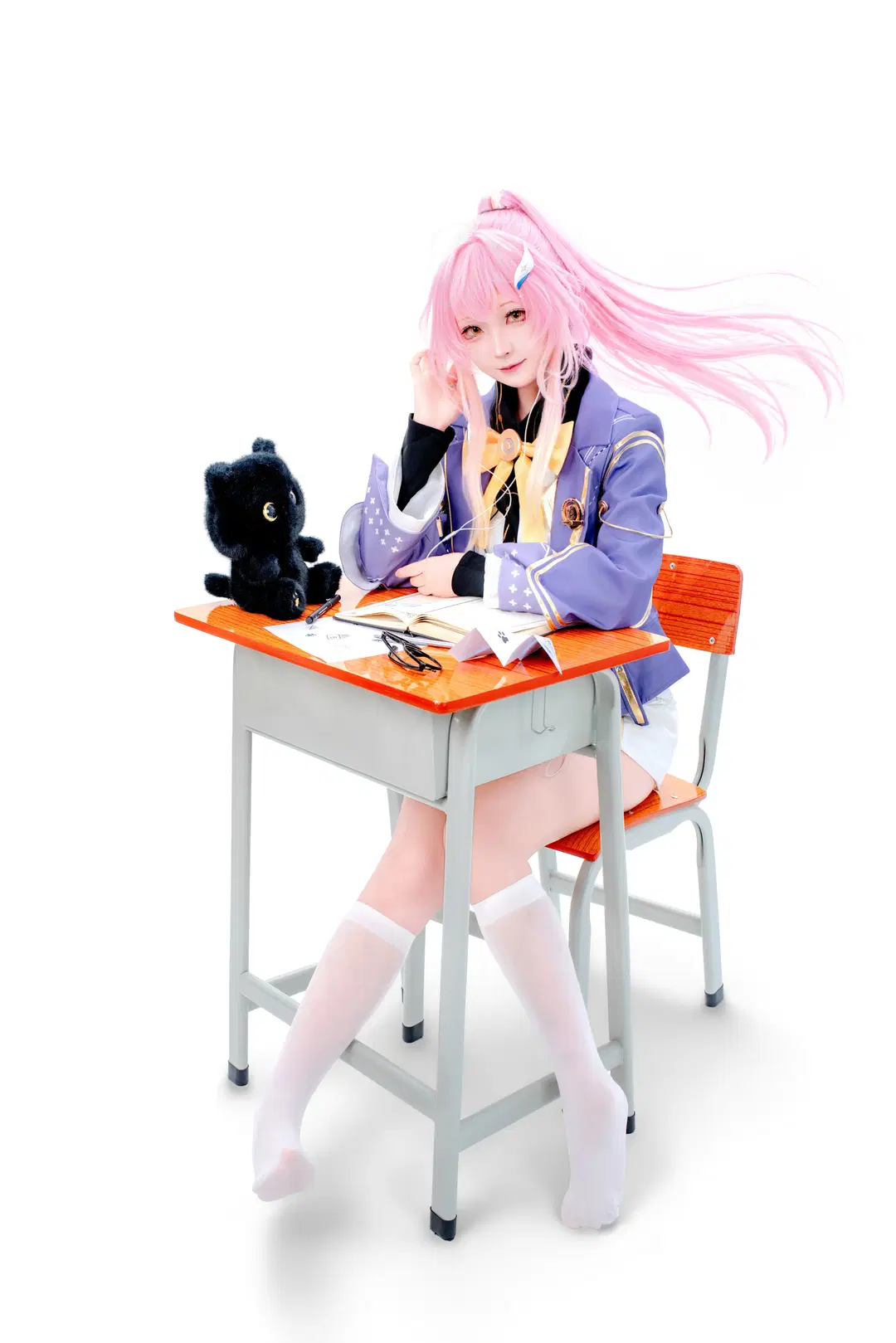 【爱弥斯cos】鸣潮学园风制服，白丝与课桌的奇妙组合 - 茜冉XiRan - 第3张