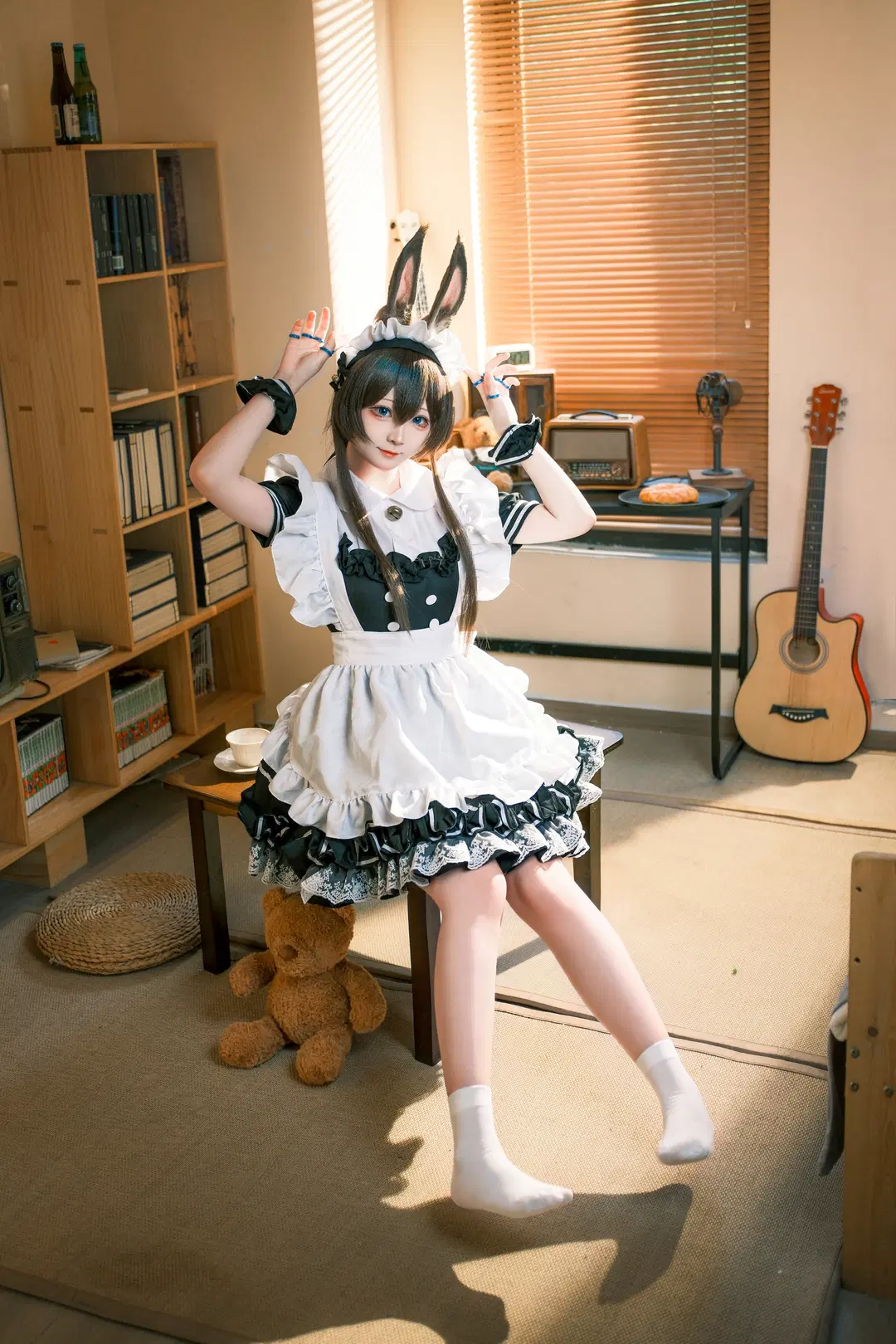 【アーミヤ コスプレ】アークナイツ メイド服の光と影が織りなす室内撮影記録 - 茜冉XiRan - 2枚目