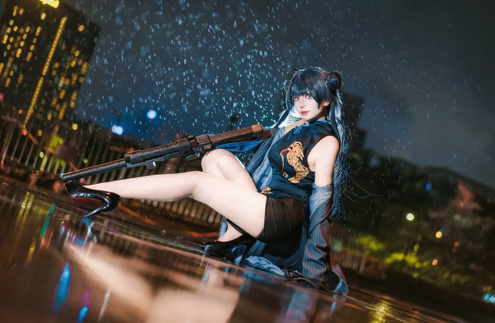 [Misaki cosplay] Blue Archive Rainy night convention photoshoot, challenging a legendary shot by Shiro - Image 4