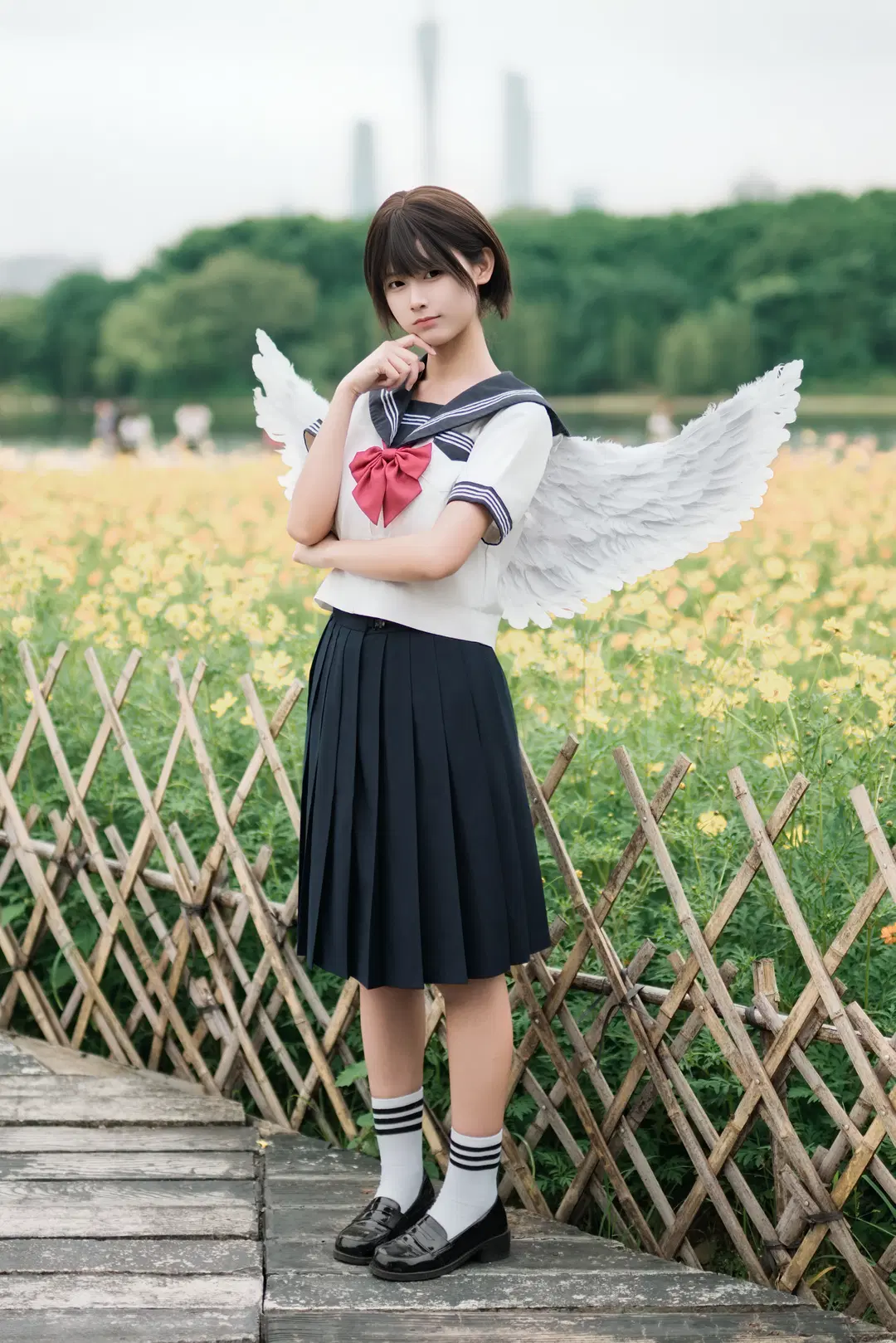 【天使＆JK制服】花畑に迷い込んだ天使：花畑での写真＆コスプレ（白ストッキング） - Shiro - 5枚目