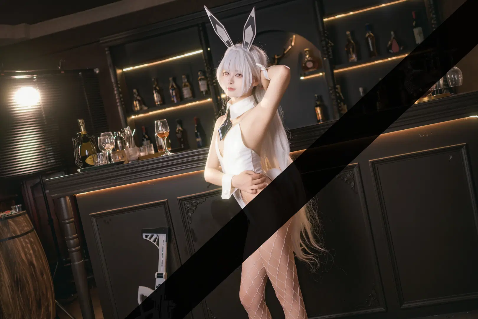 [ブランコスプレ] 勝利の女神 バニーガールスタイリング、バーに佇むほろ酔いエージェント - Shiro - 3枚目