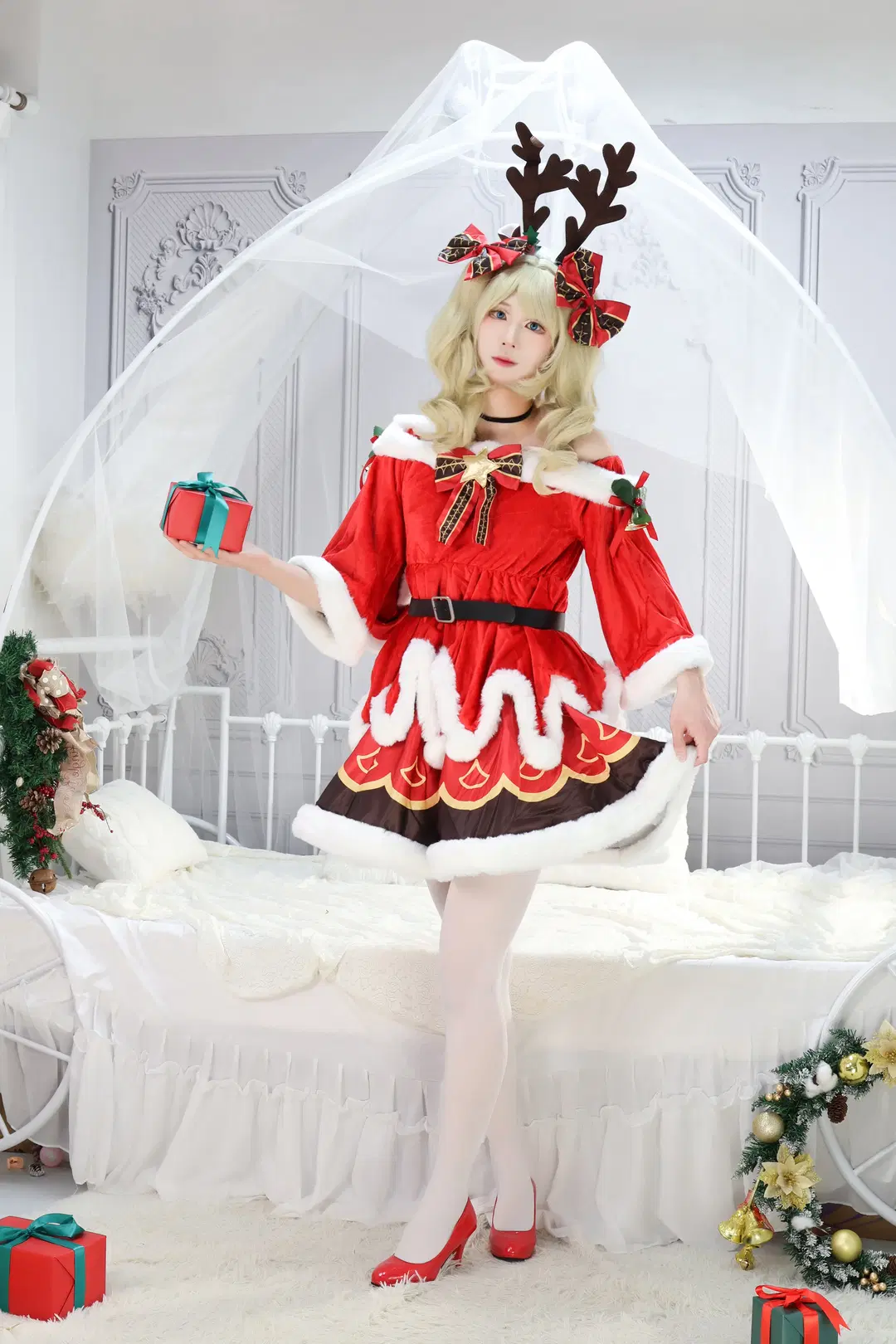 Genshin Impact, Barbara Cosplay, White stockings, Christmas portrait, Male cosplay