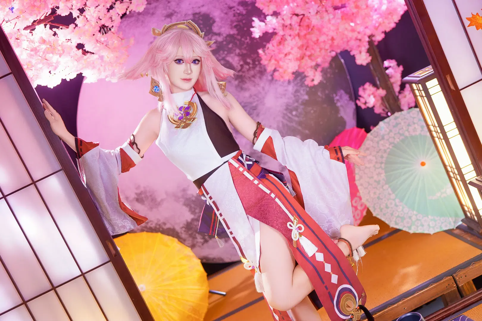 【八重神子 コスプレ】『原神』鳴神大社の緋色の回廊、本日は私が当番です - mako - 2枚目