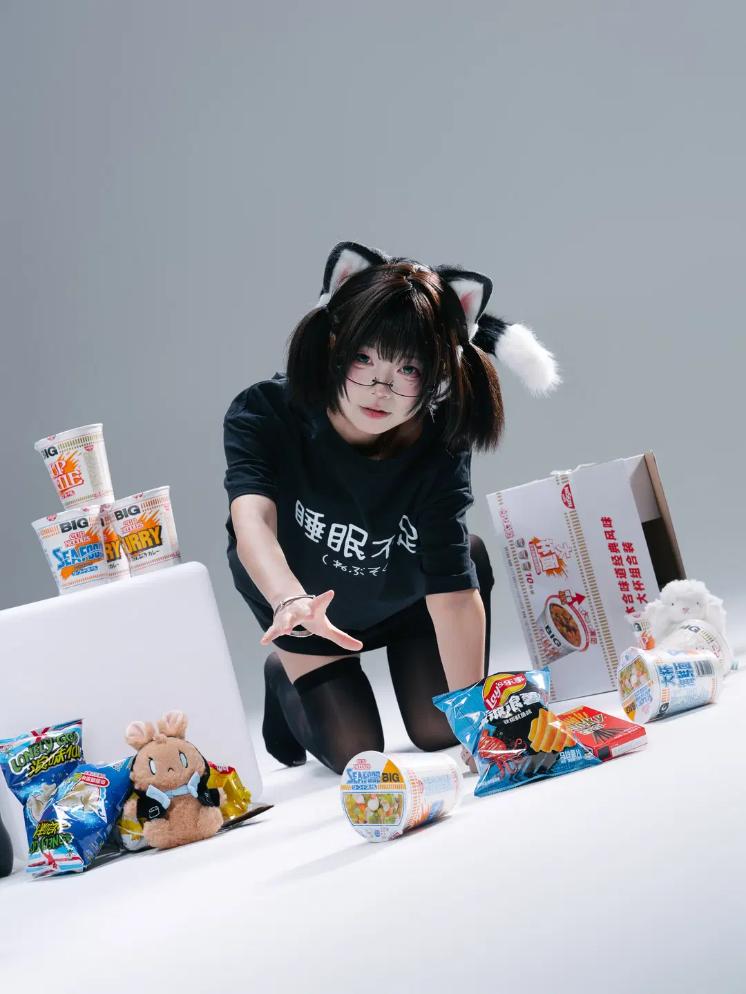 猫耳双马尾配黑丝，白棚里的慵懒猫娘日常 - 一只黑猫 - 第6张