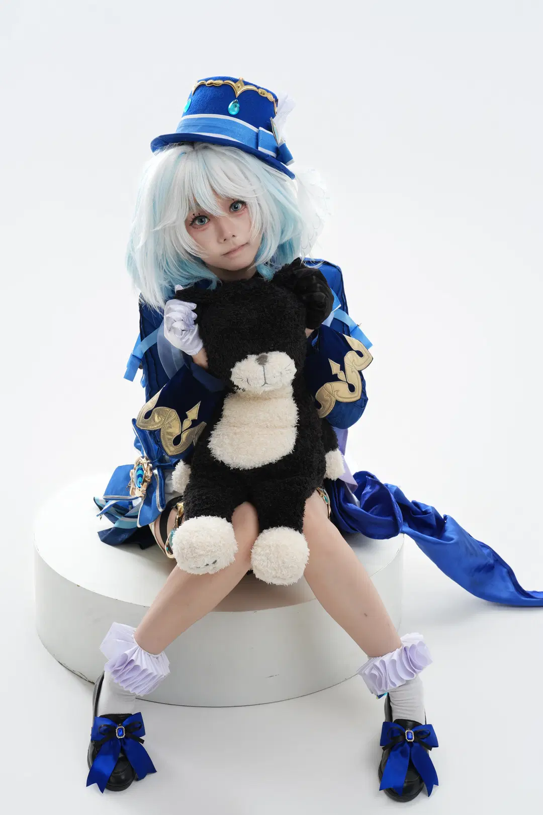 【芙宁娜cos】原神水神白棚拍摄，动作参考安排上 - 一只黑猫 - 第10张