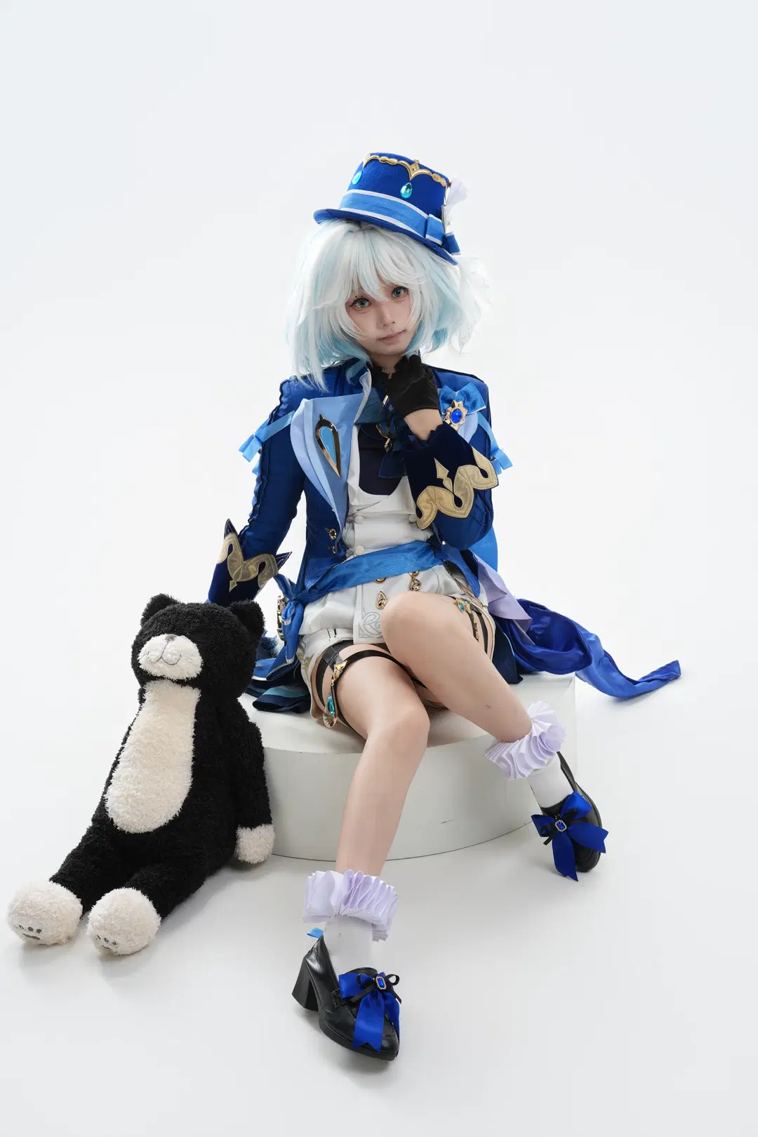 【芙宁娜cos】原神水神白棚拍摄，动作参考安排上 - 一只黑猫 - 第11张
