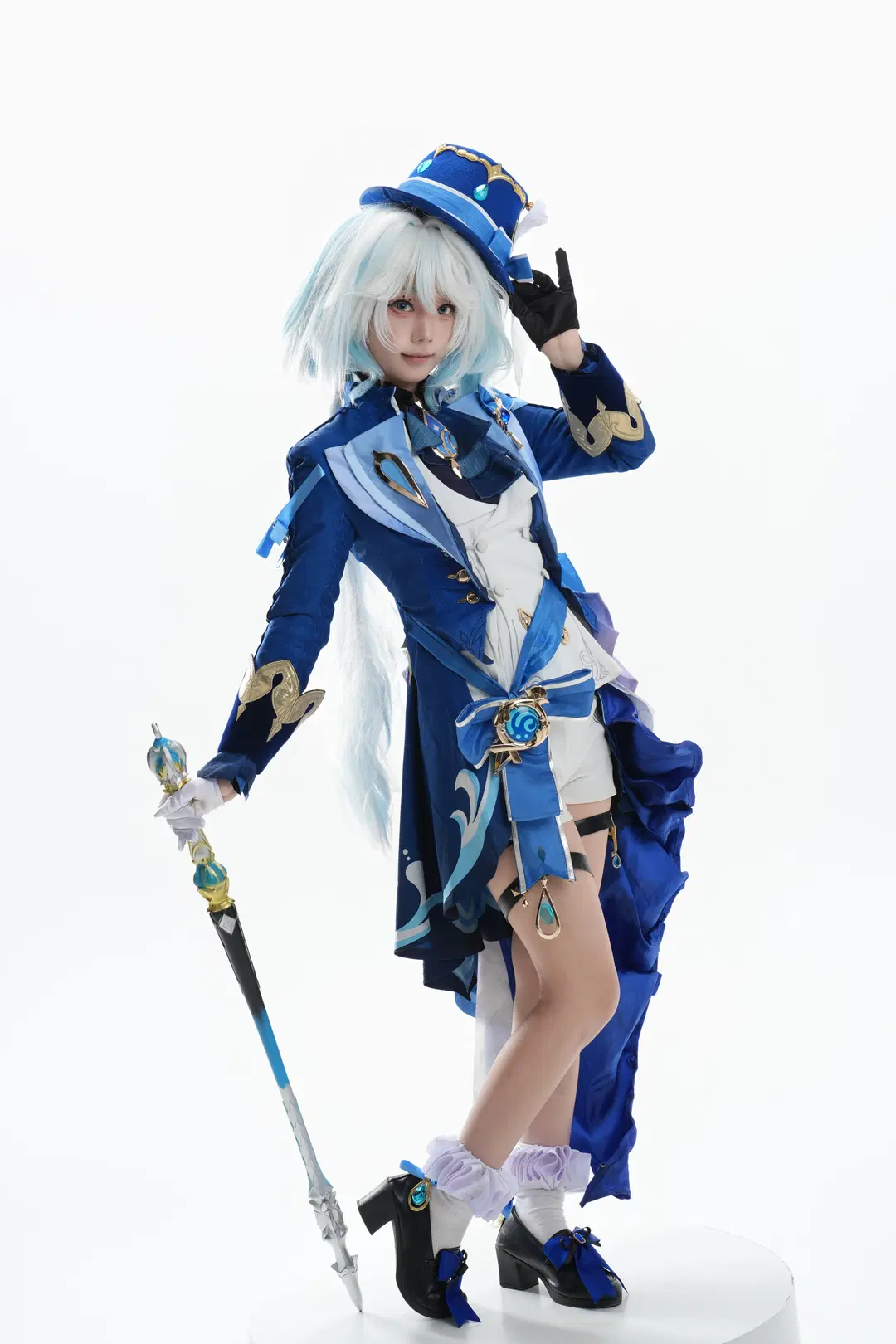 【芙宁娜cos】原神水神白棚拍摄，动作参考安排上 - 一只黑猫 - 第2张