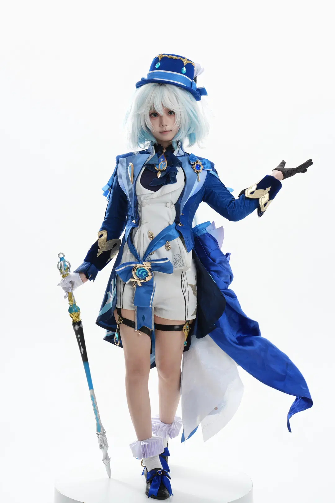 【芙宁娜cos】原神水神白棚拍摄，动作参考安排上 - 一只黑猫 - 第3张