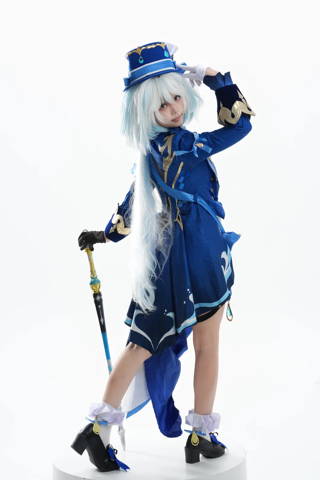 【芙宁娜cos】原神水神白棚拍摄，动作参考安排上 - 一只黑猫 - 第4张