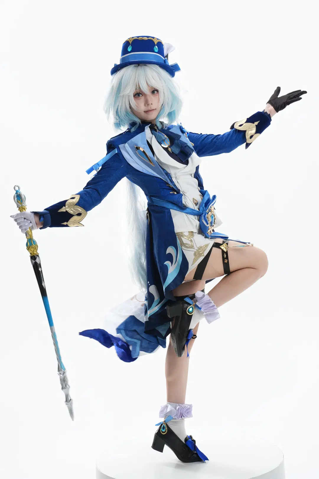【芙宁娜cos】原神水神白棚拍摄，动作参考安排上 - 一只黑猫 - 第5张