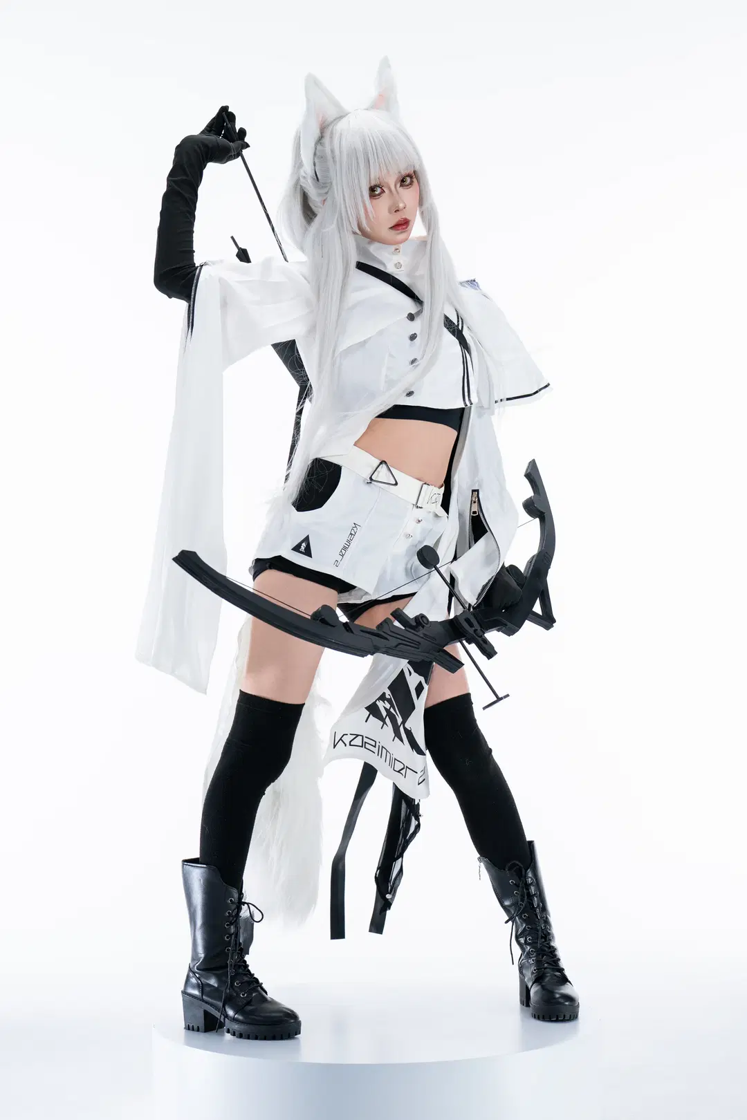 【アークナイツ プラチナコスプレ】白ホリに佇むテックウェア複合弓アーチャー - 柏油小星瞳 - 11枚目