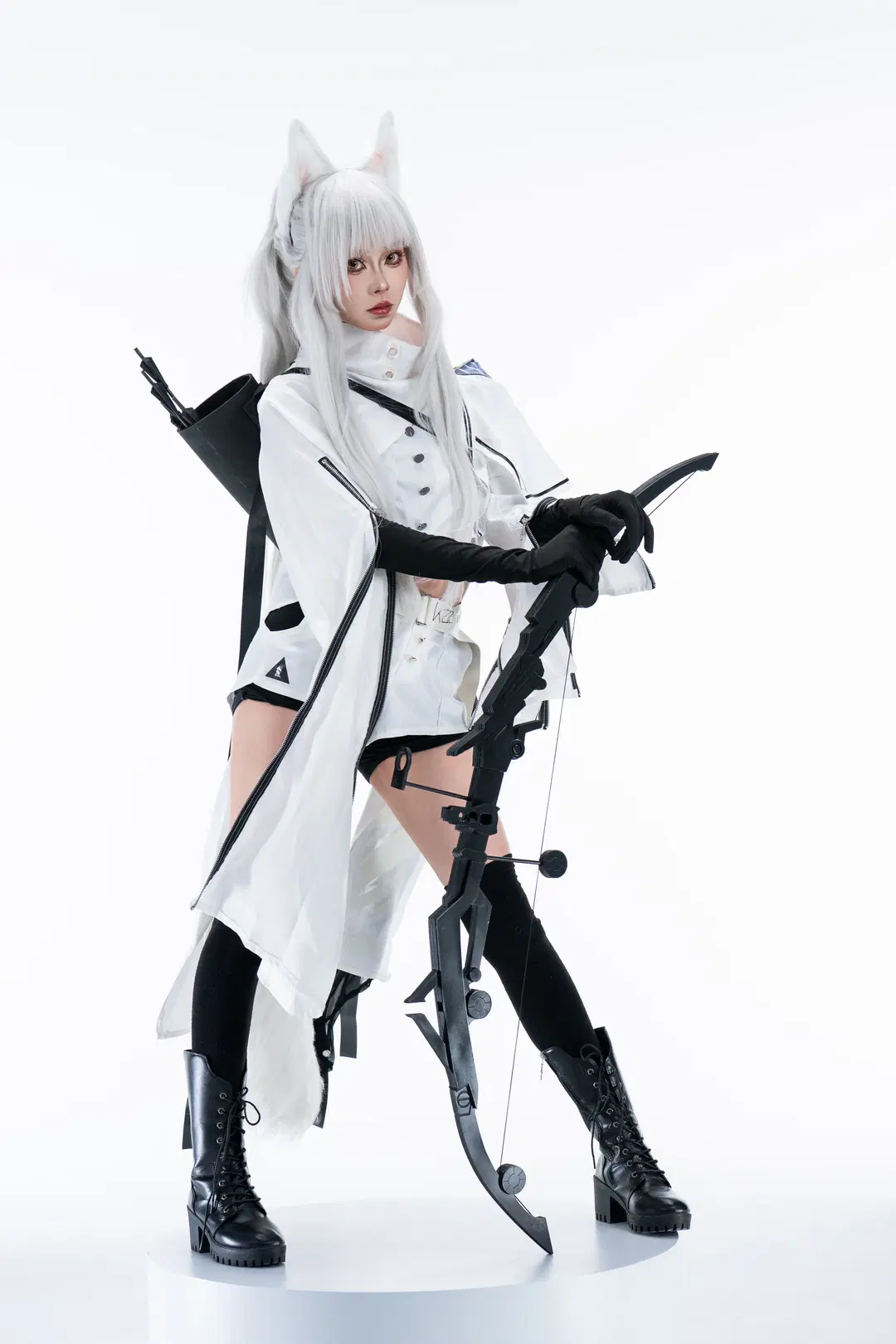 【アークナイツ プラチナコスプレ】白ホリに佇むテックウェア複合弓アーチャー - 柏油小星瞳 - 2枚目