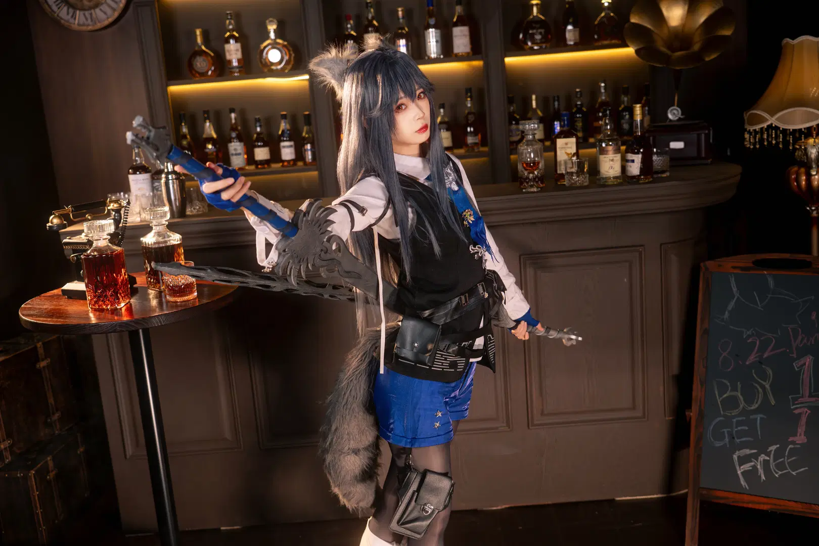 [Texas the Omertosa cosplay] Arknights Bar Nocturne: Immersive Penguin Logistics Recreation by 柏油小星瞳 - Image 6