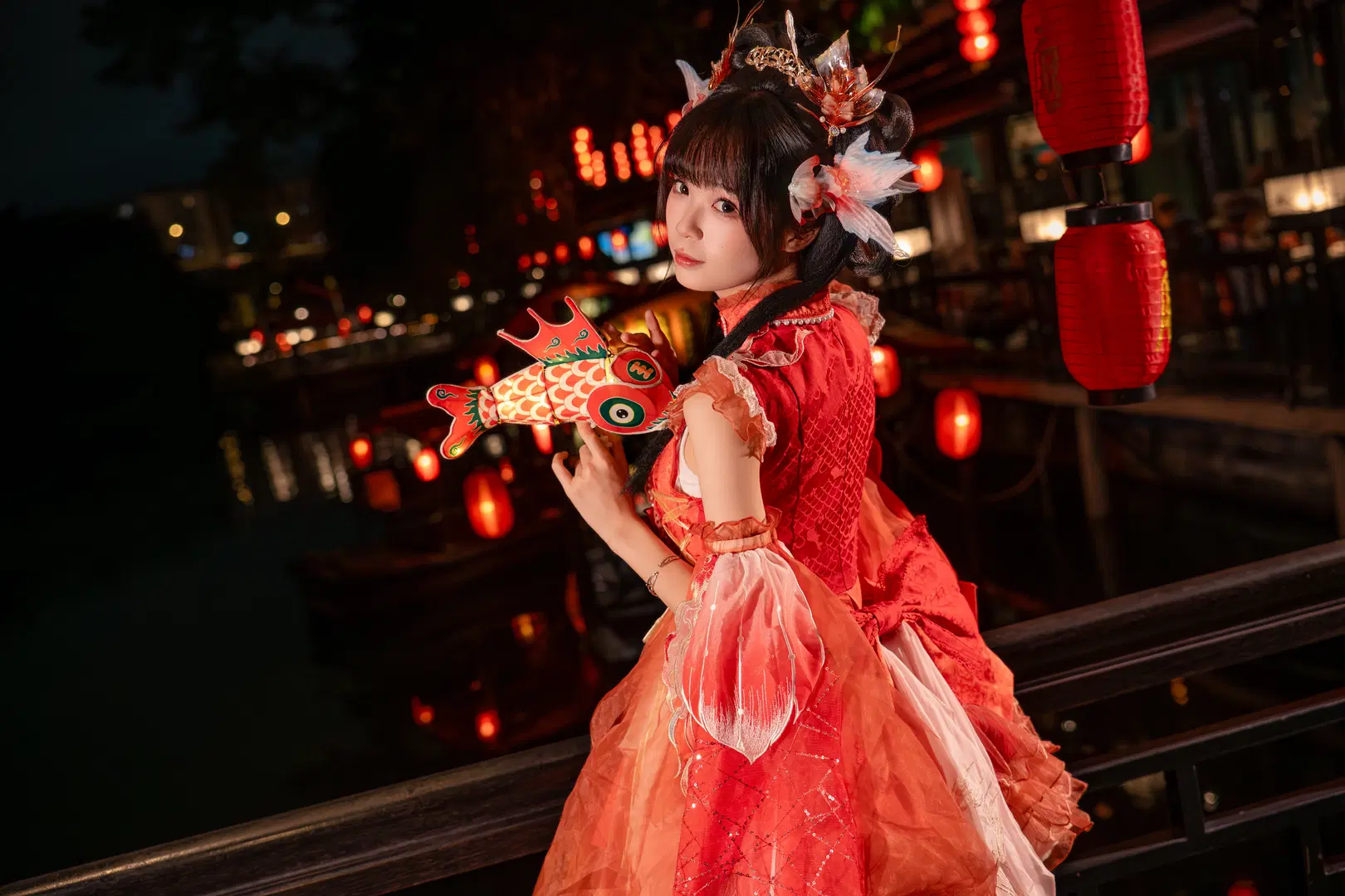 紅の衣と魚提灯、回廊を巡る夜の散策——この中国風の薄絹が織りなす幻想美 - 柏油小星瞳 - 3枚目
