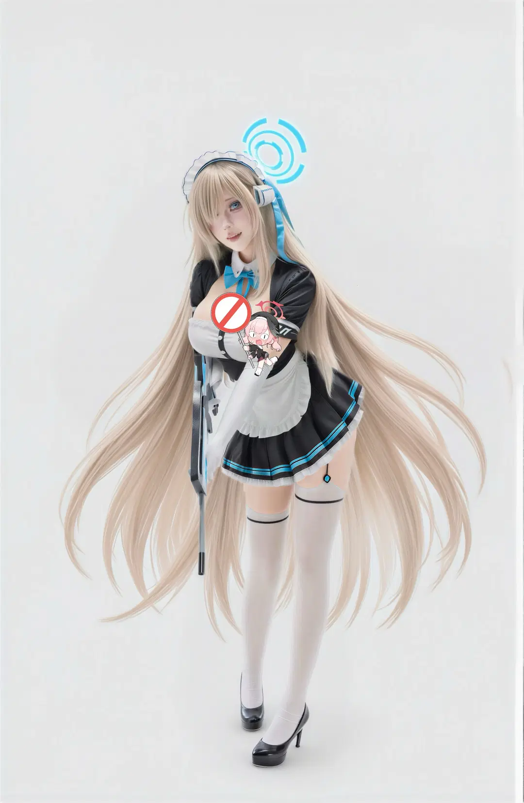 ブルーアーカイブ, メイド服, 一之瀬アスナ コスプレ, 白ニーソ, 銃を持つ少女