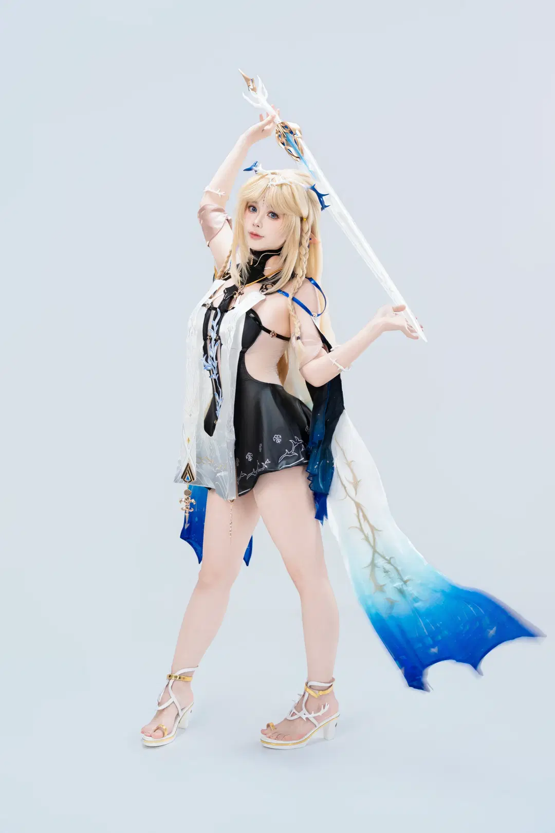 [Cartethyia Cosplay] Wuthering Waves White studio photography Pose reference, Capturing the Girl's Cuteness and Resilience by 符吕子 - Image 2