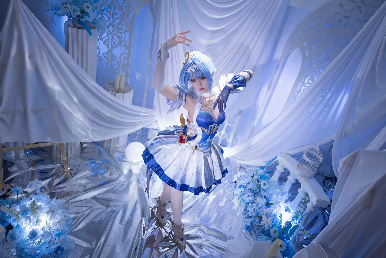 【Odette cosplay】Genshin Impact Odette: Elegant Presentation of Blue-and-White Dress and White Stockings by 真汐 - Image 2