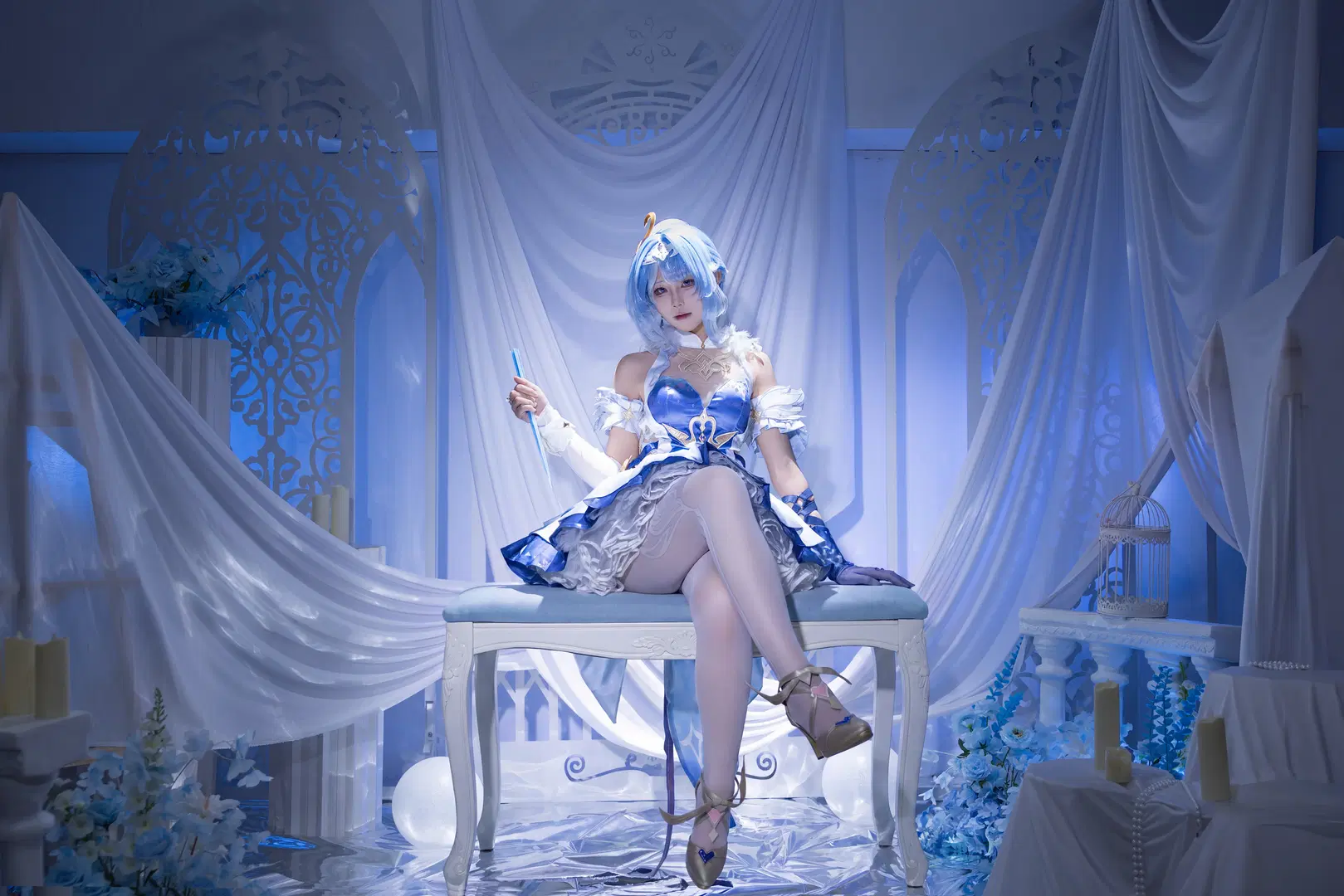【Odette cosplay】Genshin Impact Odette: Elegant Presentation of Blue-and-White Dress and White Stockings by 真汐 - Image 4