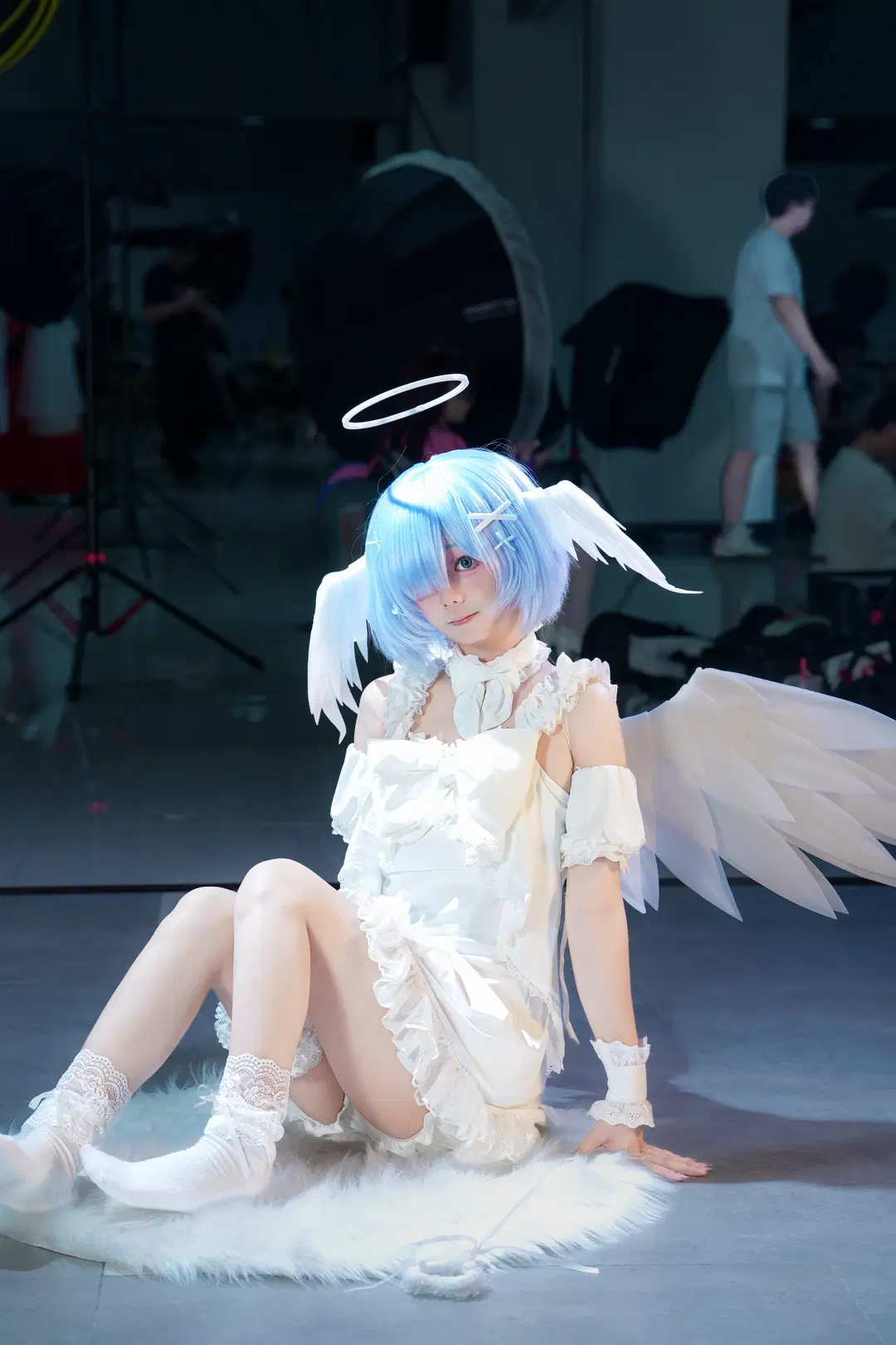 [Rem Cosplay] Re:ZERO -Starting Life in Another World-: Convention Floor Chronicle of an Angel's Descent by 可爱者甚番番 - Image 3
