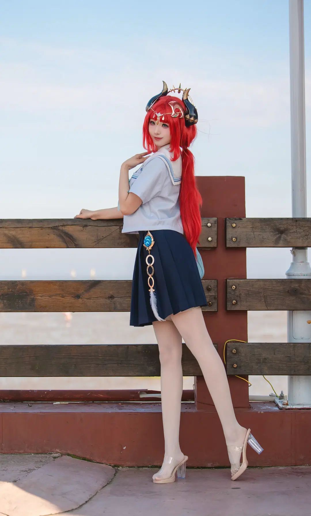 【ニィロウ コスプレ】『原神』セーラー服で魅せる夏の甘めJK制服コーデ：絶対領域＆白ストッキング - 安安好困zzz - 2枚目
