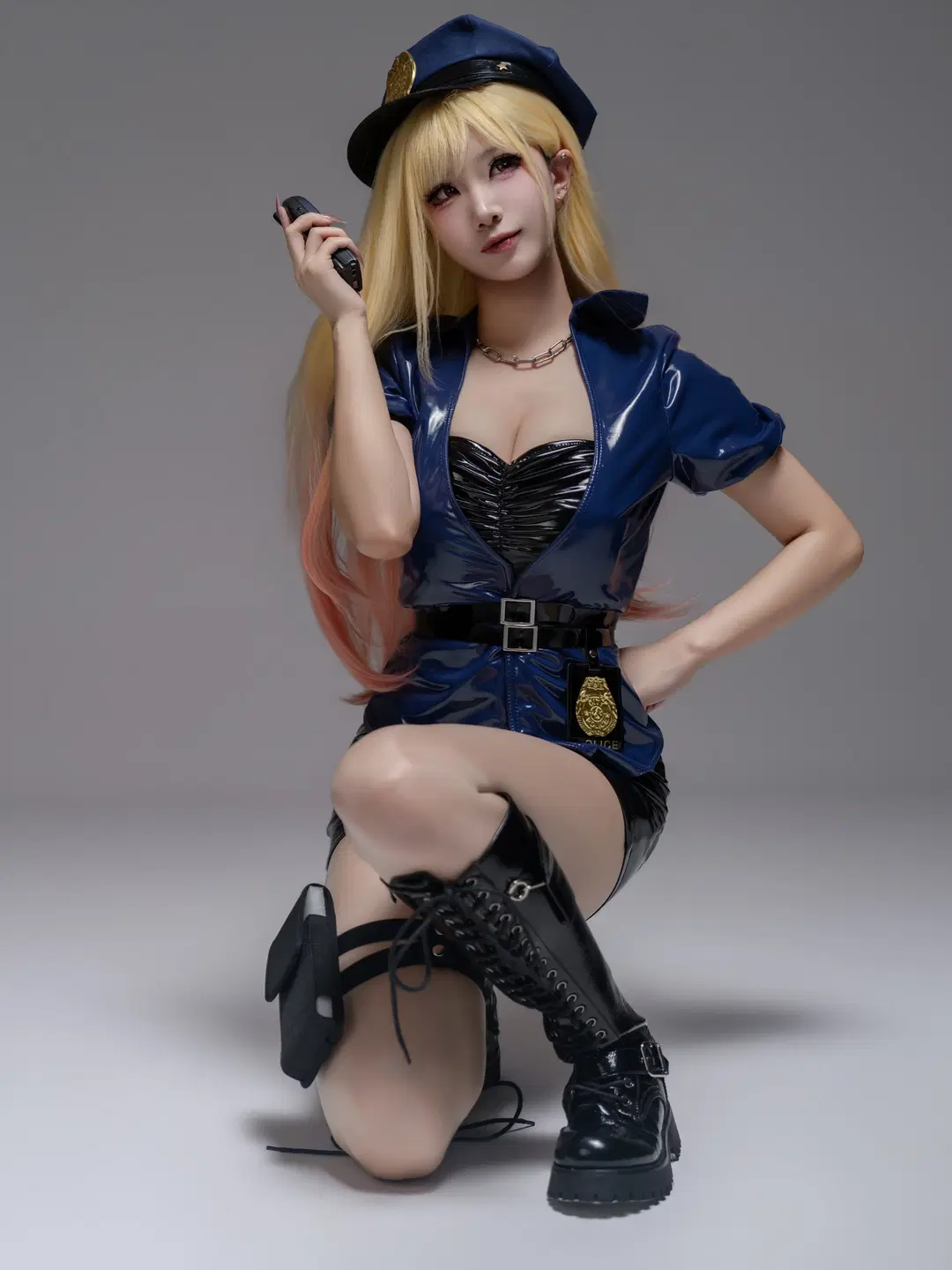 【喜多川海夢コスプレ】エナメル警察制服とロングブーツの写真共有 - 安安好困zzz - 3枚目