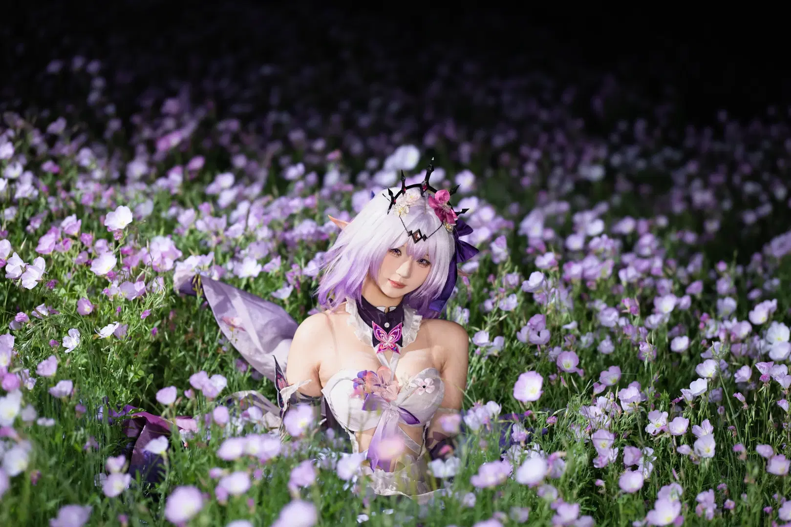 【遐蝶cos】崩壞星穹鐵道：月見草花海中的夜色記錄 - 小羊不困（无限限流版，求关注求点赞） - 第5張