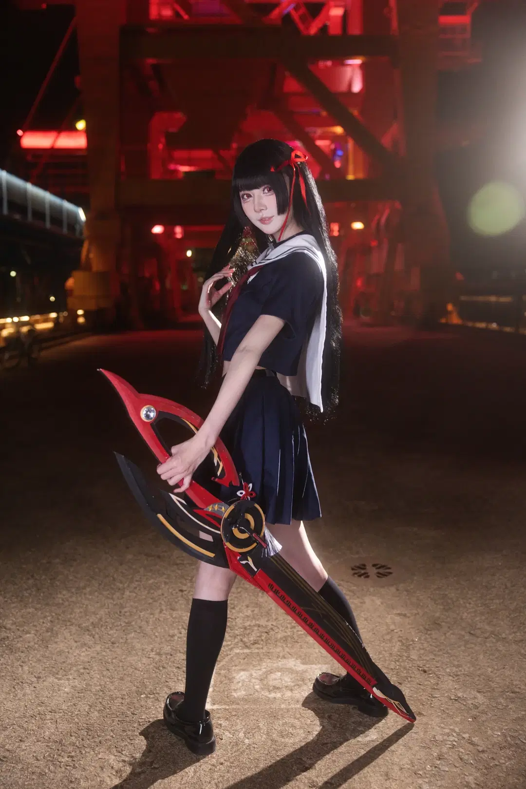【千咲cos】鸣潮千咲正片分享，红黑工业风战损水手服 - 小羊不困（无限限流版，求关注求点赞） - 第4张
