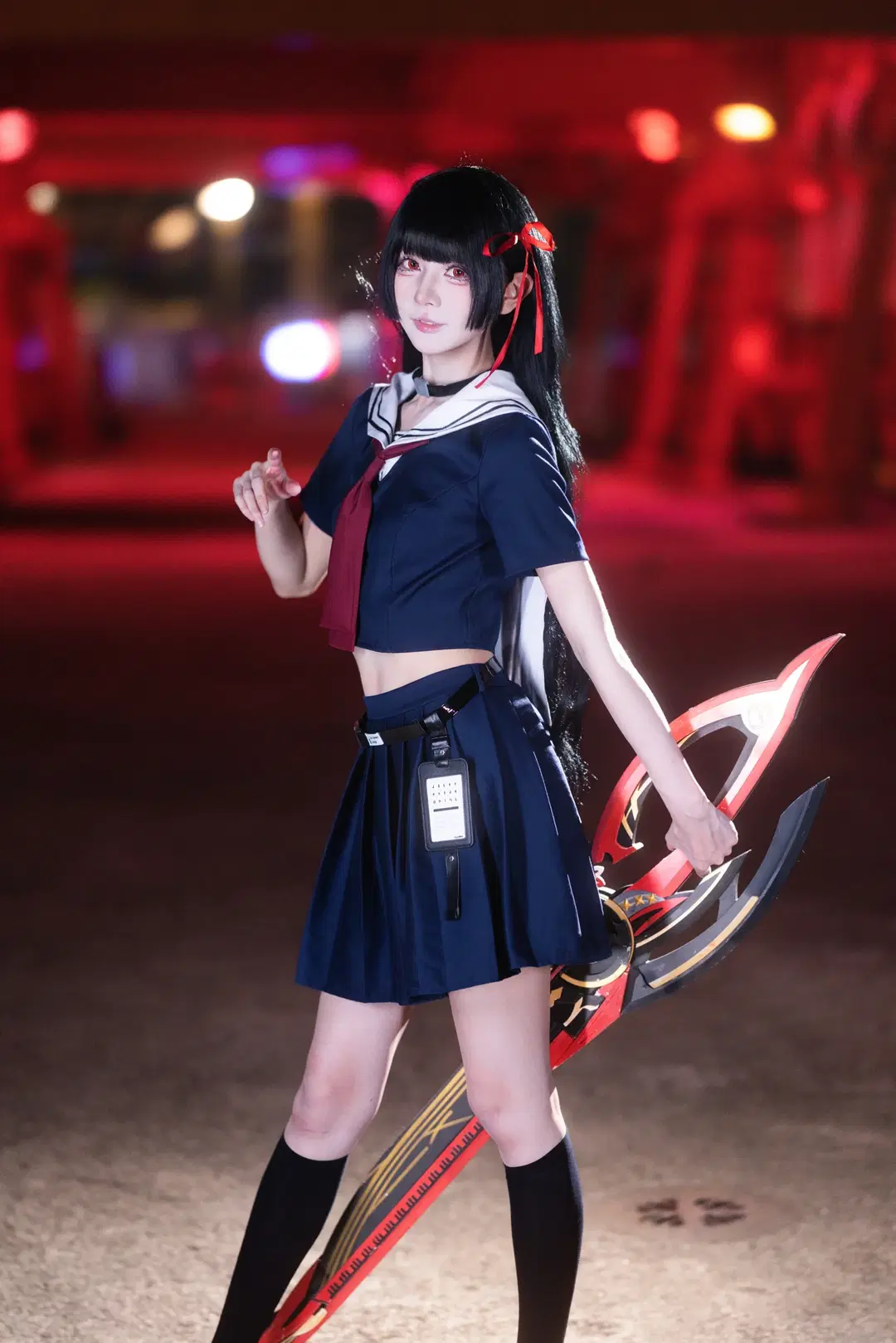 【千咲cos】鳴潮工業風夜景中的水手服巨刃 - 小羊不困（无限限流版，求关注求点赞） - 第3張