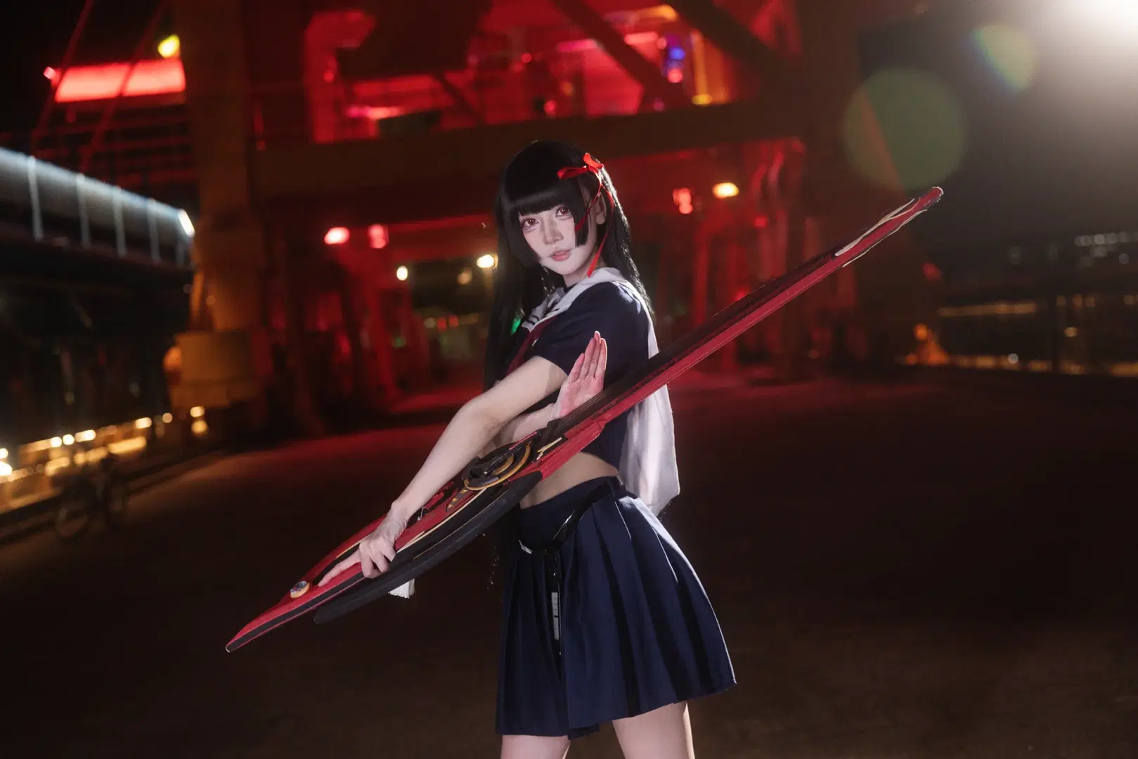 【千咲cos】鳴潮工業風夜景中的水手服巨刃 - 小羊不困（无限限流版，求关注求点赞） - 第7張