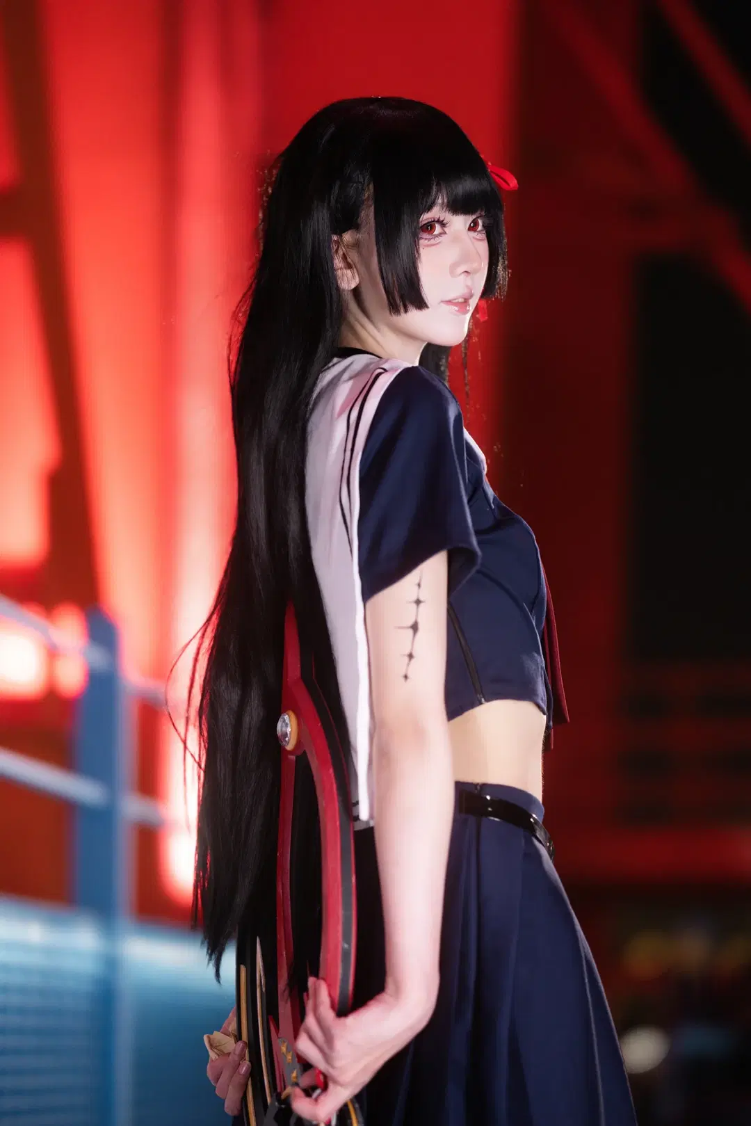 【千咲cos】鳴潮工業風夜景中的水手服巨刃 - 小羊不困（无限限流版，求关注求点赞） - 第8張