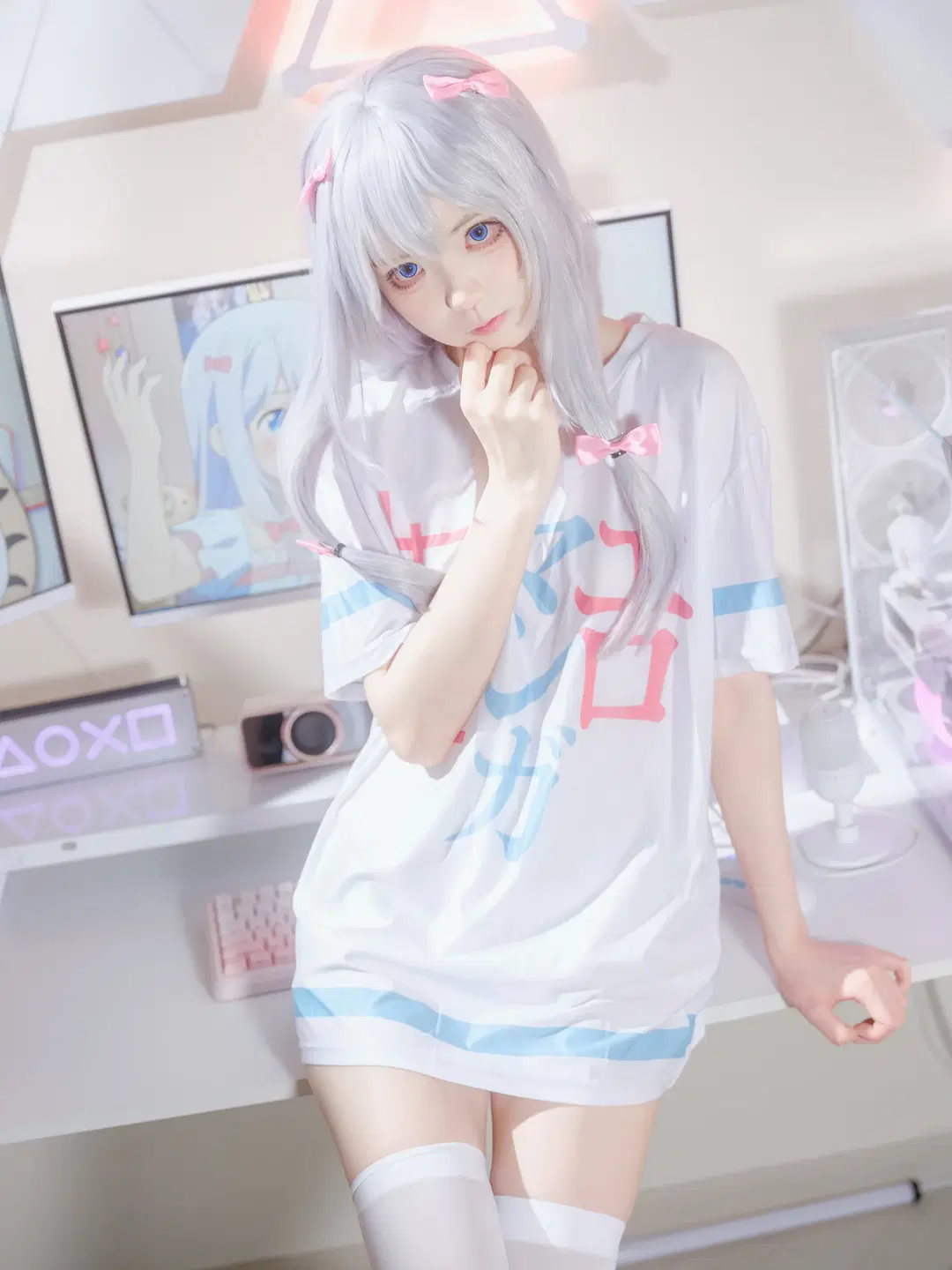 Silver Hair and White Stockings in a Pink Gaming Room: A Cosplay Log by 巧克力choco - Image 3