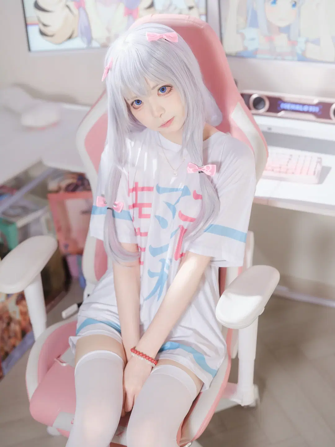 Silver Hair and White Stockings in a Pink Gaming Room: A Cosplay Log by 巧克力choco - Image 5