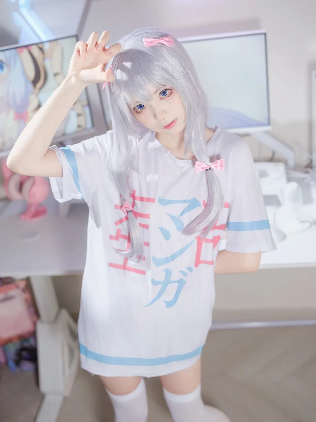 Silver Hair and White Stockings in a Pink Gaming Room: A Cosplay Log by 巧克力choco - Image 7